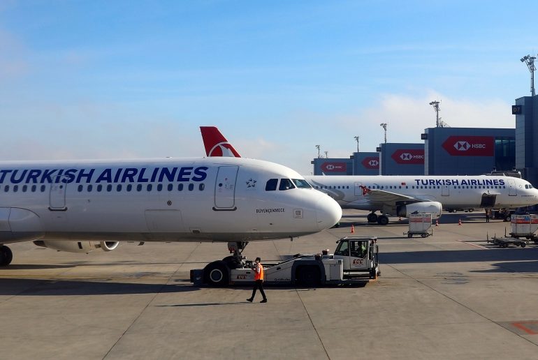 Turkish Airlines-ი თანამშრომელთა ხელფასებს ამცირებს