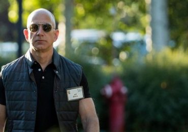 Jeff Bezos announces $1bn Indian investment