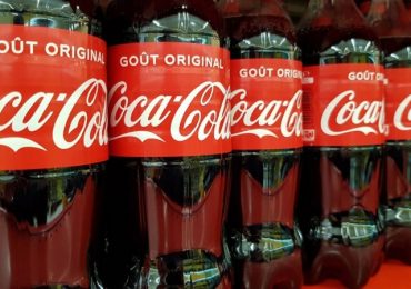 Coca-Cola რეკლამის განთავსებას ყველა სოციალურ მედიაში აჩერებს