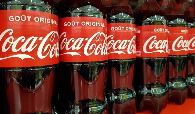 Coca-Cola რეკლამის განთავსებას ყველა სოციალურ მედიაში აჩერებს