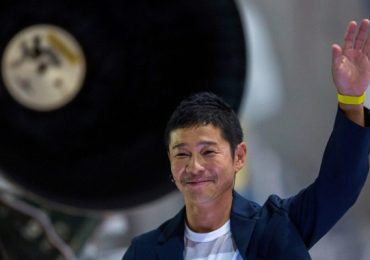 Japanese billionaire laments $41 million loss from day trading in volatile stock market