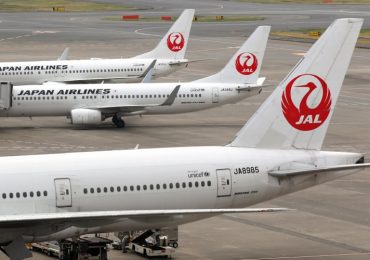 No more 'ladies and gentlemen' on Japan Airlines flights - BBC