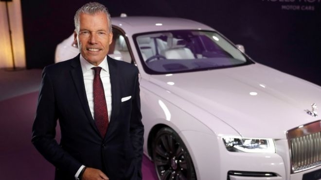 Rolls-Royce-ი 250,000 სტერლინგად შეფასებული ავტომობილის წარმოებას იწყებს