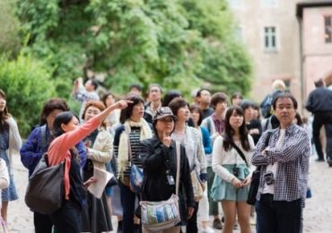 ჩინელი ტურისტები მსოფლიოს "იპყრობენ"
