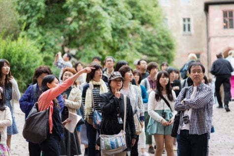ჩინელი ტურისტები მსოფლიოს "იპყრობენ"