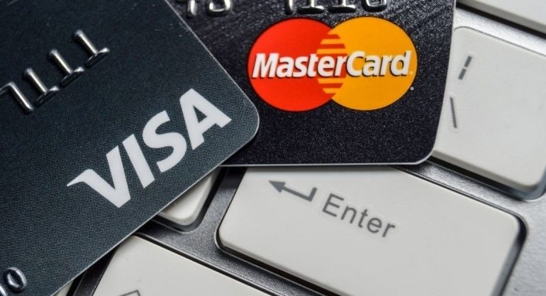 Уменьшилось количество платежных карт, выпущенных в Грузии