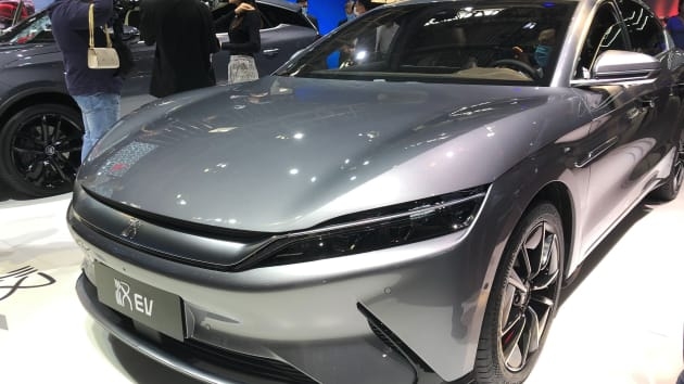 Warren Buffett-backed Chinese car maker announces strong demand for its new luxury electric sedan – CNBC