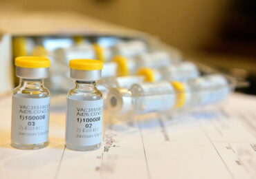 J&J Unit to Start Phase III Covid Vaccine Trial in UK - Bloomberg