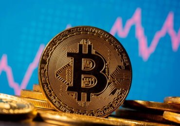Bitcoin rises 6.6% to $61,074