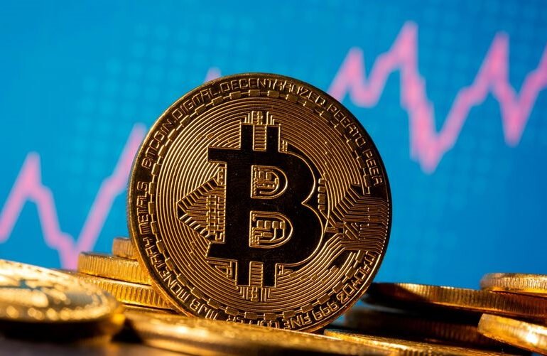 Bitcoin rises 6.6% to $61,074