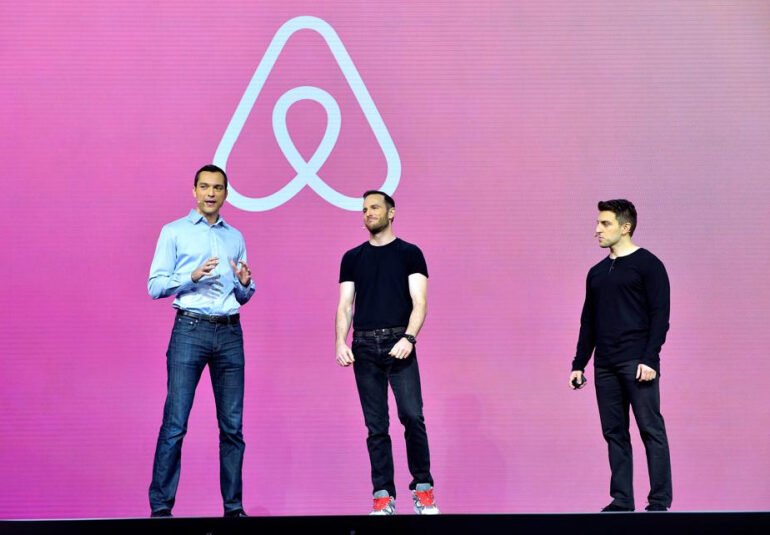 Airbnb-ის სამი დამფუძნებელი აქციების პირველადი საჯარო განთავსებისთვის (IPO) ემზადება