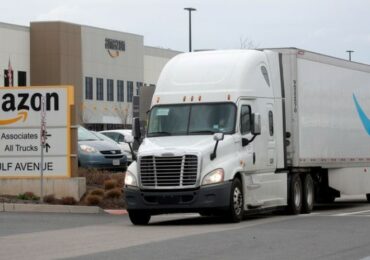Amazon orders hundreds of trucks that run on natural gas - Reuters