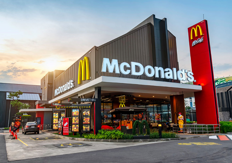 McDonald’s-ი დასაქმებულებს მეტ საათობრივ ანაზღაურებასა და სხვა წამახალისებელ ცვლილებებს ჰპირდება