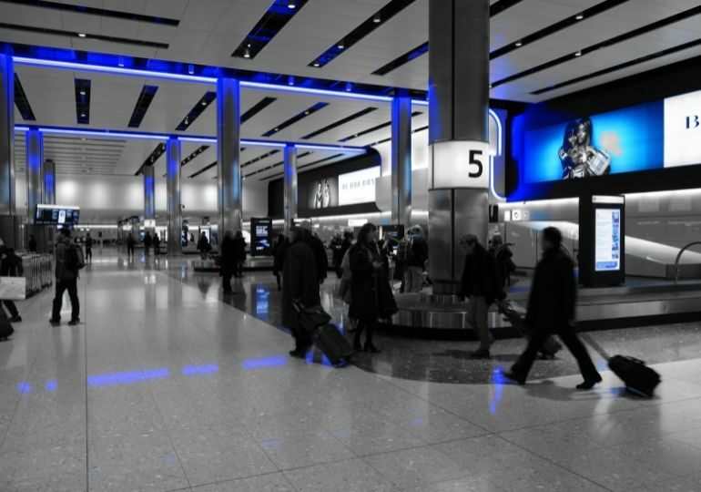 ლონდონის ჰიტროუს აეროპორტში ვაქცინირებული მგზავრებისათვის სწრაფი მომსახურების ინოვაციას  გამოცდიან