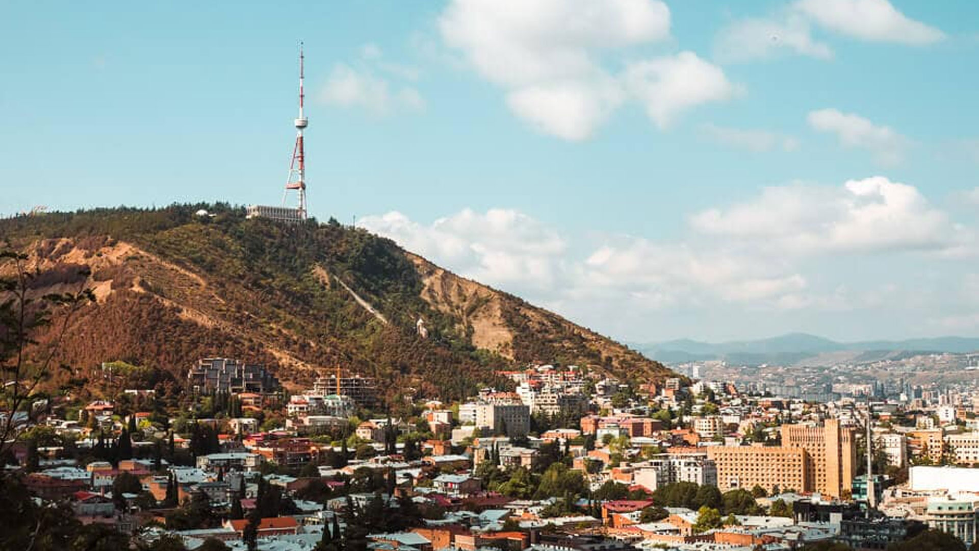 Гугл тбилиси. Мтацминда Тбилиси. Парк Мтацминда. Tbilisi Towers. Axis Tower Tbilisi.