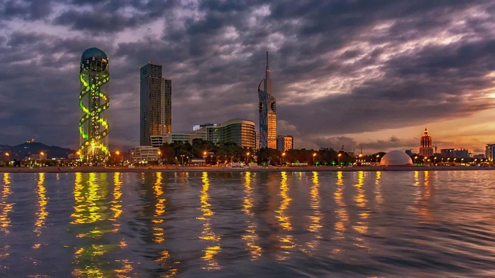 Batumi. Грузия Батуми. Центр Батуми Грузия. Грузия столица Батуми. Ночной Батуми Грузия.