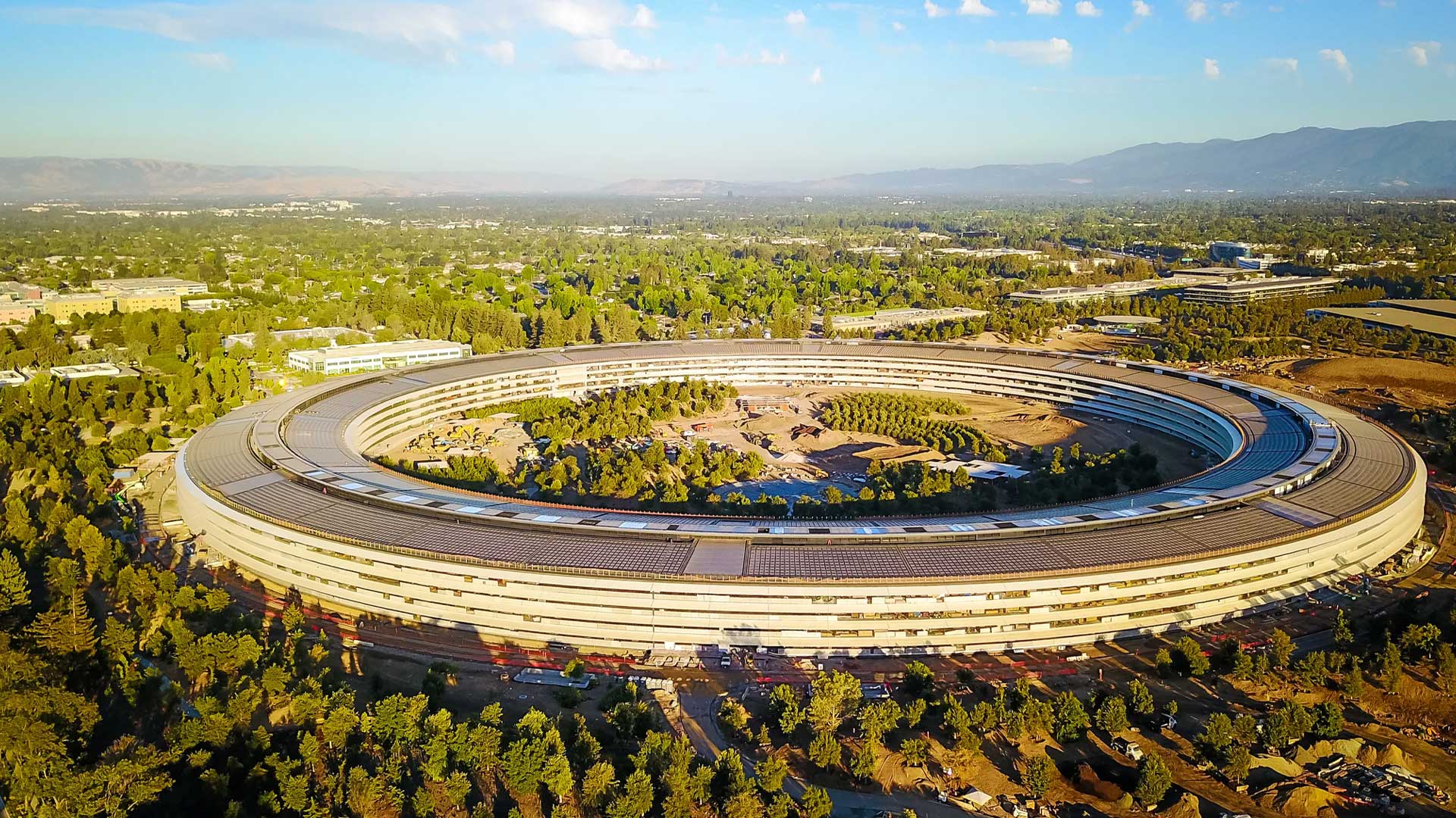 Кампус это. Apple Park в Купертино. Apple Park в Купертино, Калифорния. Кампус Apple в Купертино. Apple Park Норман Фостер.