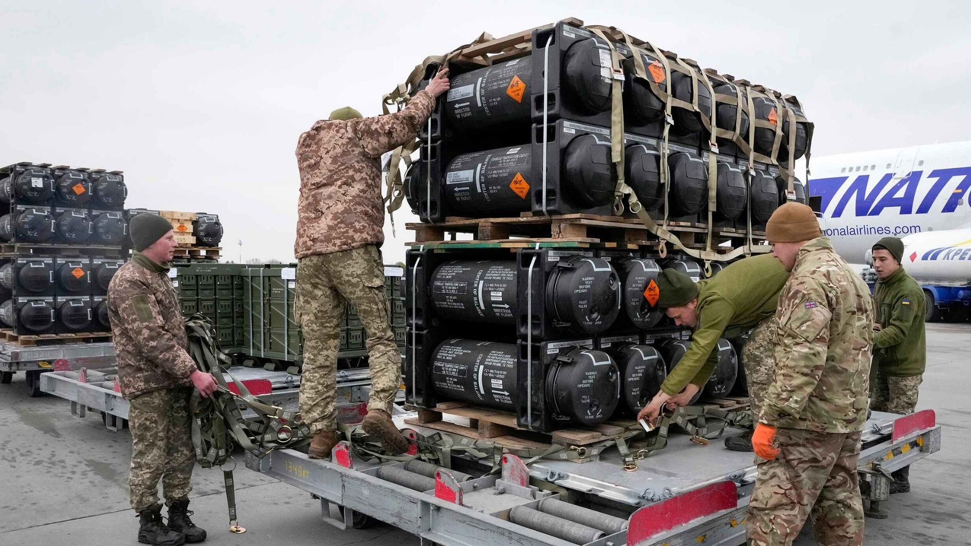 Пентагон поставка оружия. Поставки оружия на Украину. Американское оружие на Украине. Поставки вооружения на Украину. Военный запас.