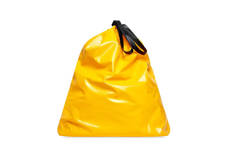 Demna-led BALENCIAGA Unveils $1,800 „Trash Bag“