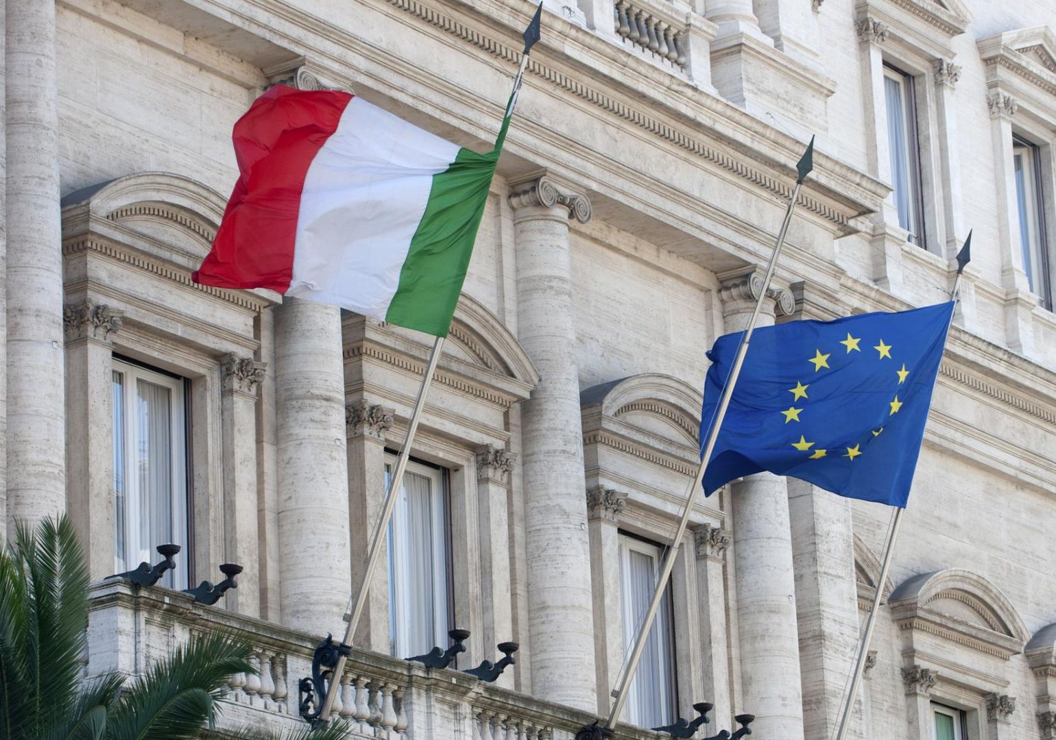 იტალიამ ბანკებისთვის 40%-იანი გაუთვალისწინებელი მოგების გადასახადი დააწესა
