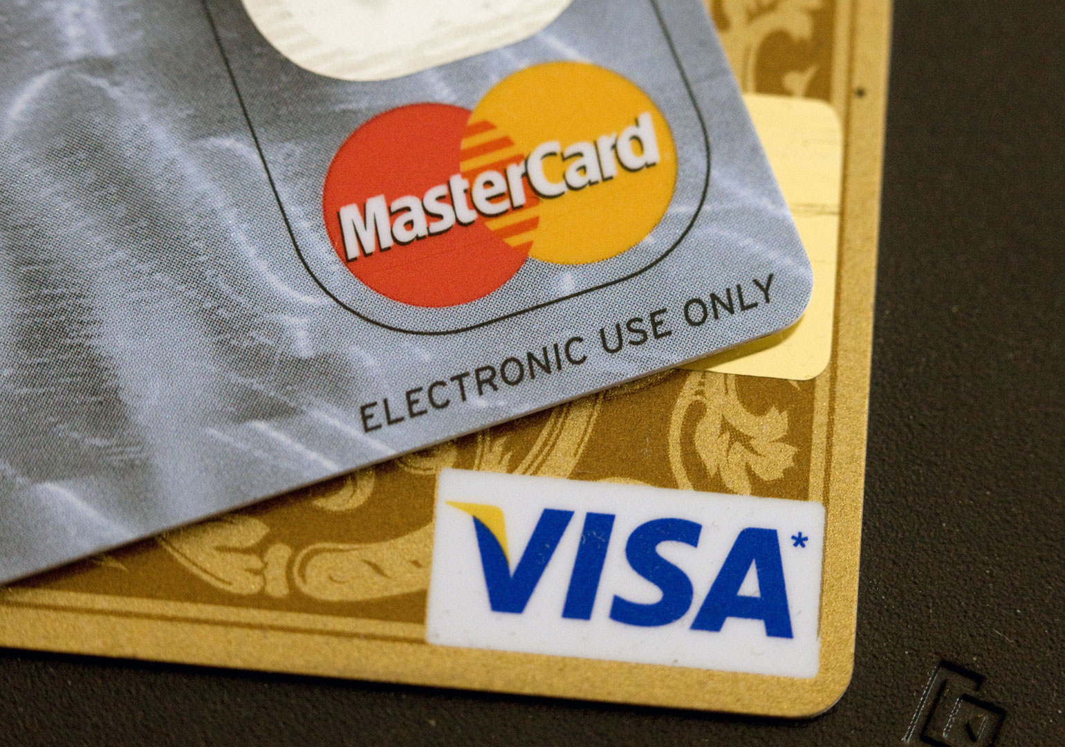 Visa და Mastercard-ი საკრედიტო ბარათებზე საკომისიოს გაზრდას გეგმავენ