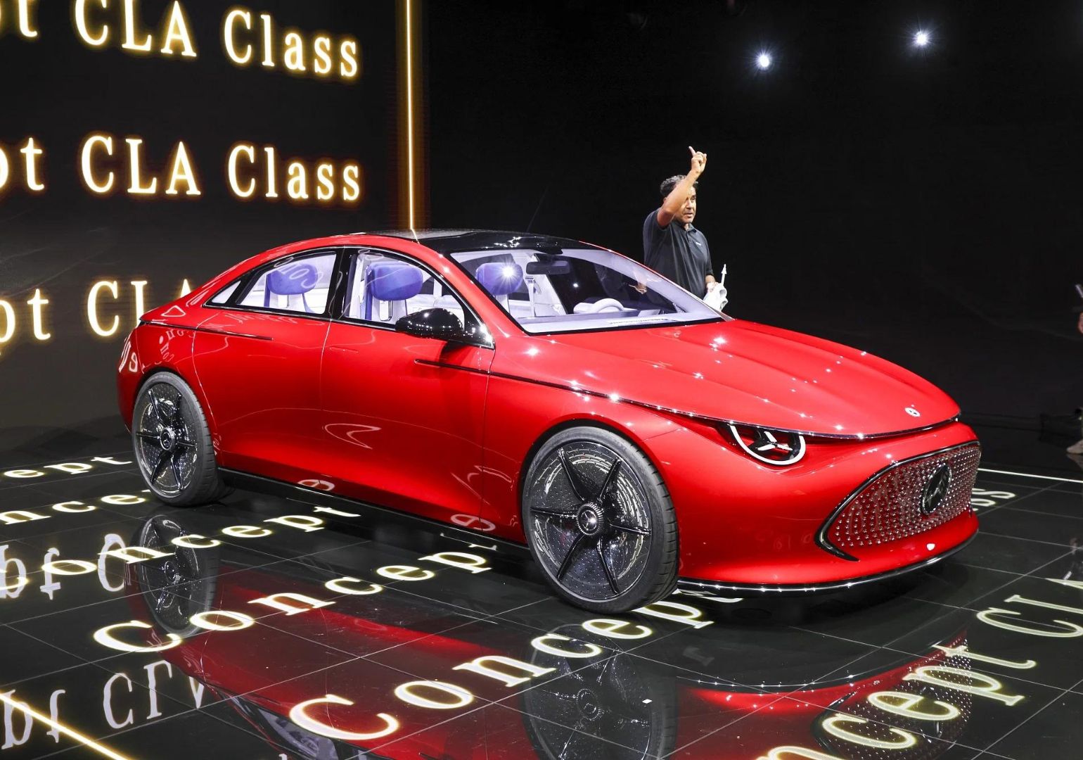 Mercedes-მა ახალი EV წარადგინა, რომელიც Tesla-ს ყველა მოდელზე მეტ მანძილს გაივლის