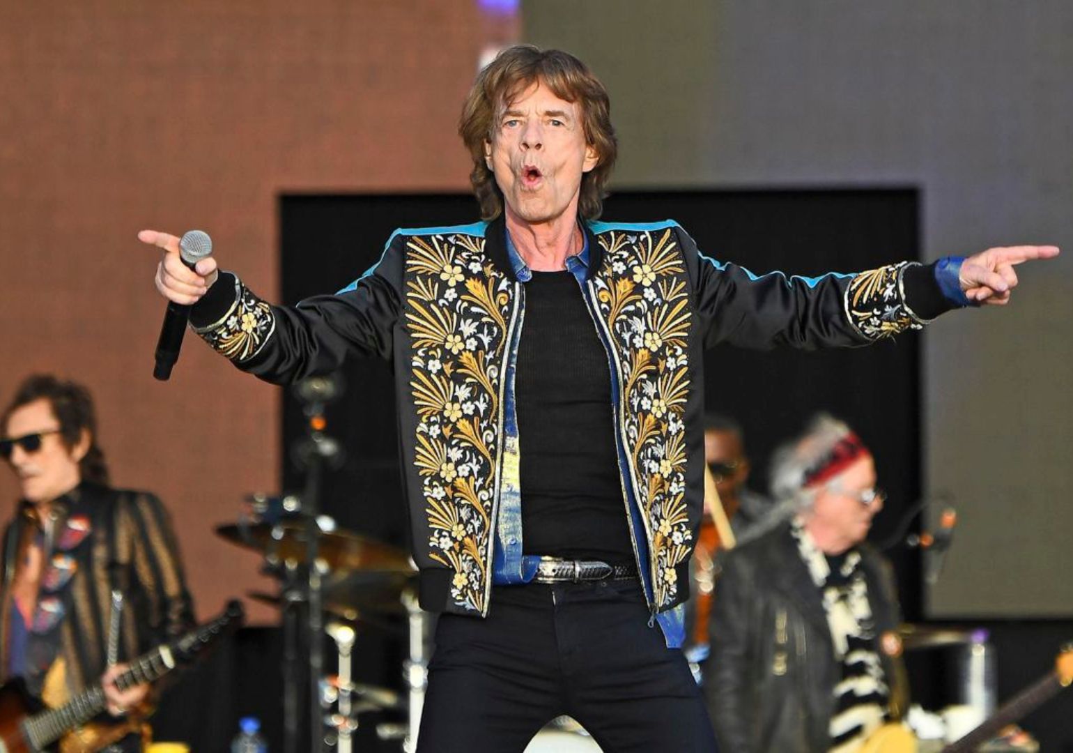 თვრამეტი წლის შემდეგ, Rolling Stones-ი პირველ სტუდიურ ალბომს გამოუშვებს