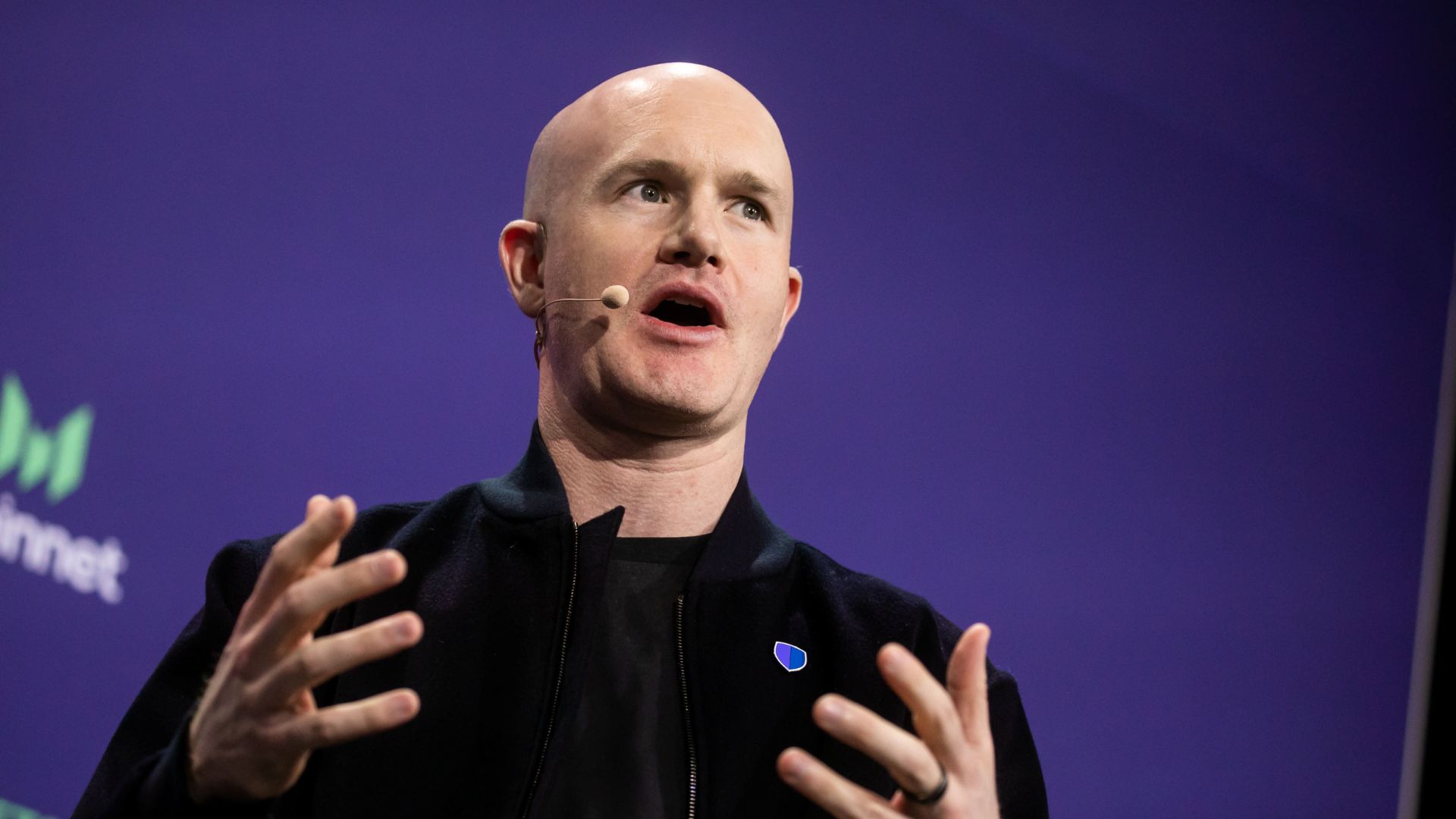 Coinbase нанимает ИИ-копии бывших топ-менеджеров