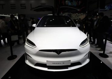 Tesla 120,000 ავტომობილს უკან გაიწვევს