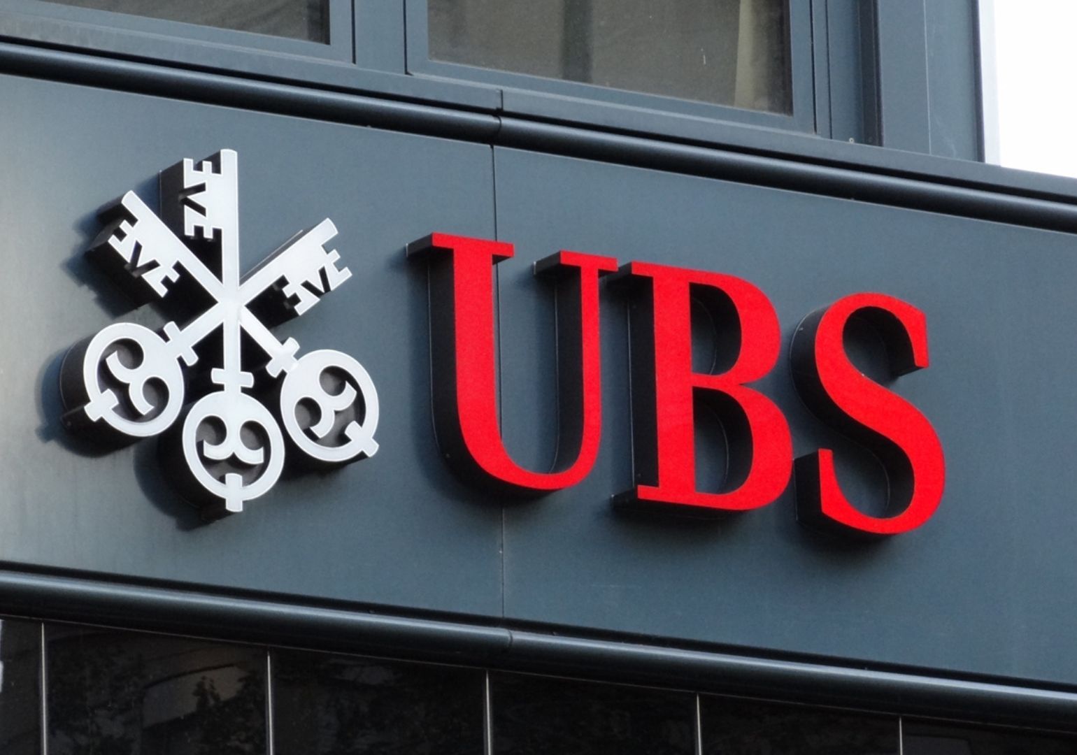 UBS-მა Credit Suisse-ის ინტეგრაციის პირველი ფაზა დაასრულა | რა გეგმები აქვს ბანკს?