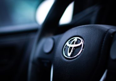 Toyota-მ 280,000 ავტომობილი უკან გაიწვია