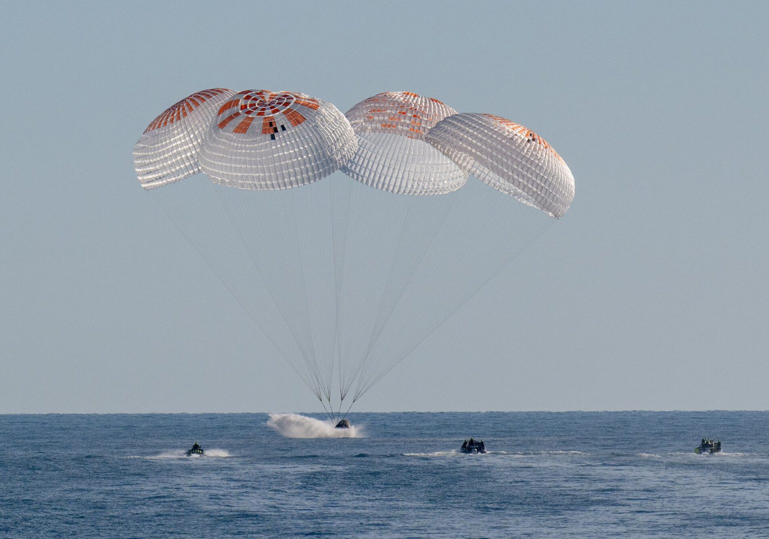 9-თვიანი დაგვიანებით, NASA-ს ასტრონავტები დედამიწაზე უსაფრთხოდ დაბრუნდნენ