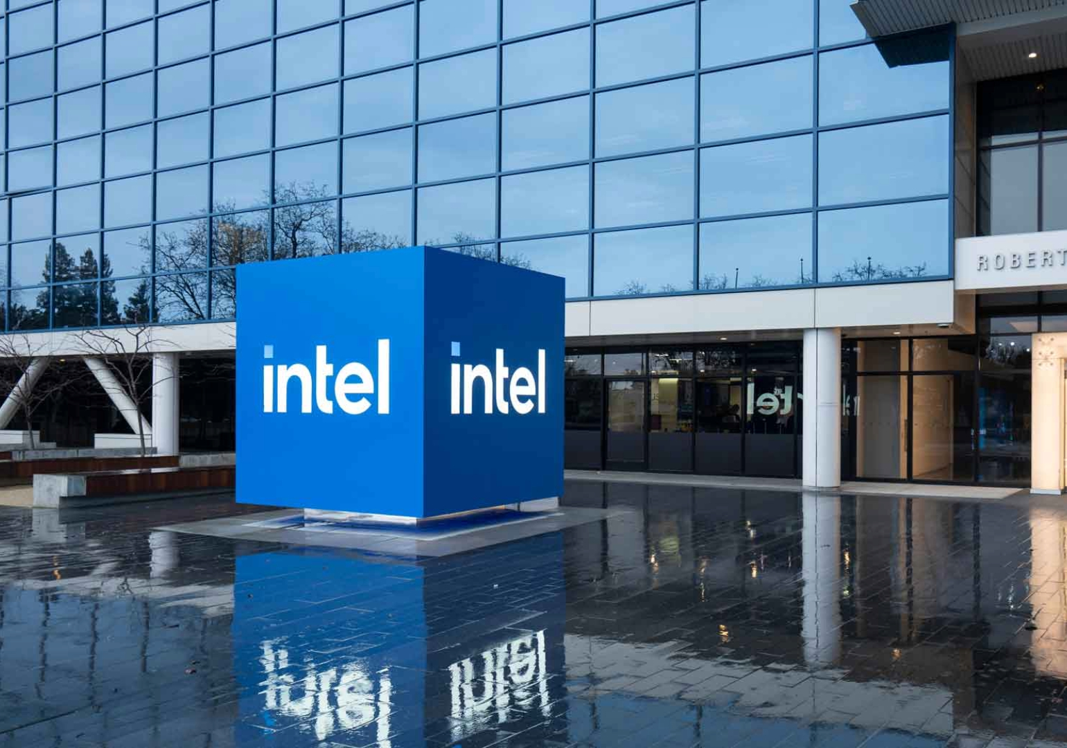 SoftBank-ი Intel-ში $2 მილიარდის ღირებულების აქციებს შეიძენს