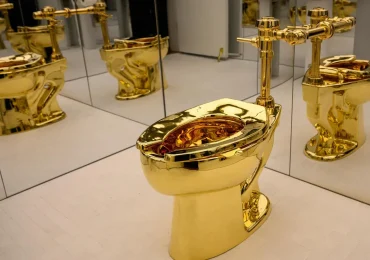 ოქროს უნიტაზი, რომელიც ერთ დროს ტრამპს შესთავაზეს, $12.1 მილიონად გაიყიდა