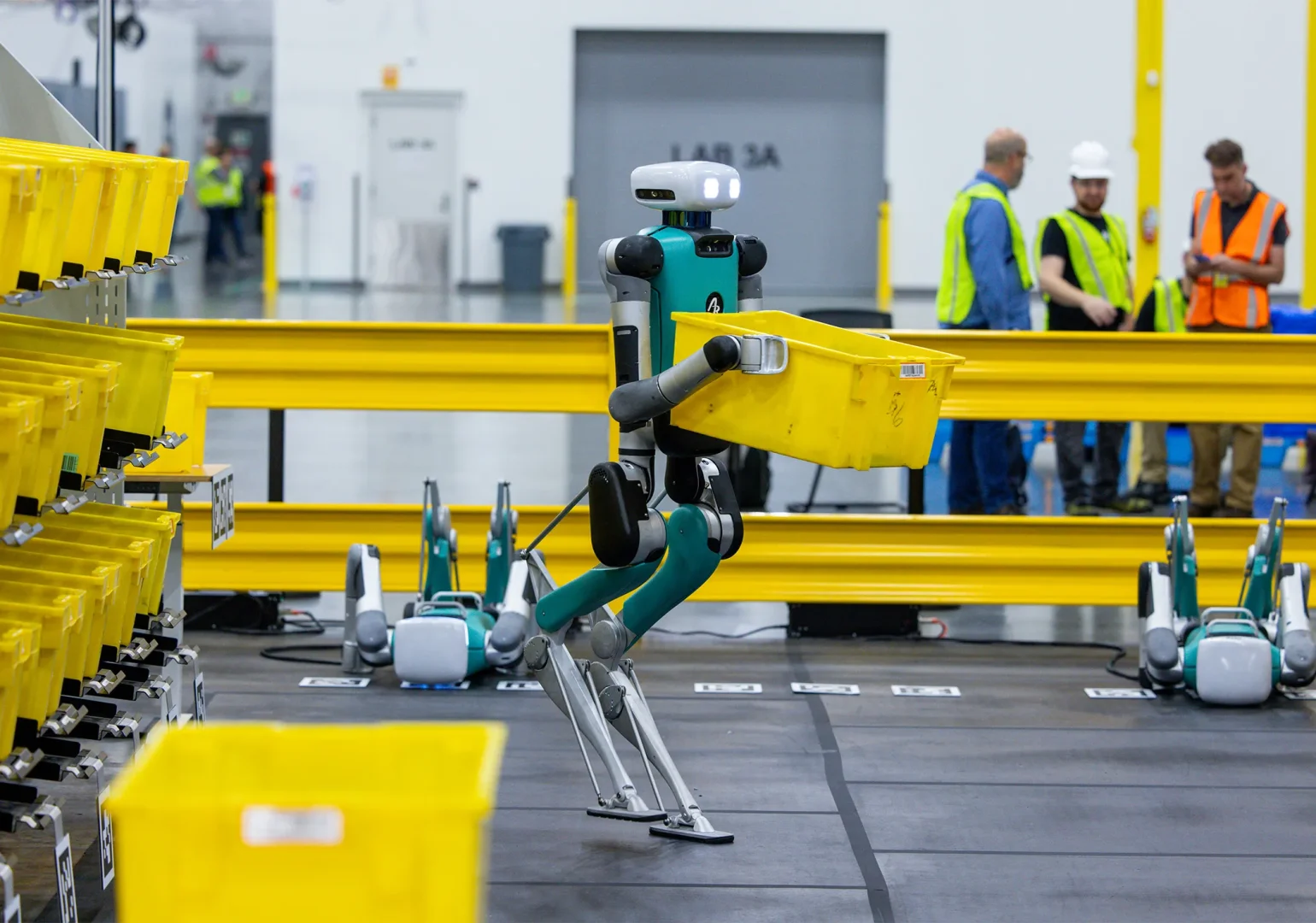 NYT: Amazon-ი 600,000-მდე სამუშაო ადგილზე ადამიანების რობოტებით ჩანაცვლებას გეგმავს