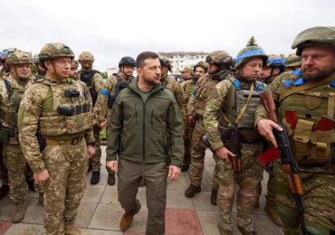 FT-ის ცნობით, უკრაინა არმიის 800 000 სამხედრო მოსამსახურემდე შეზღუდვას დათანხმდა