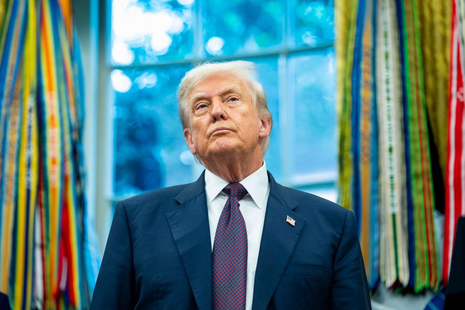 ტრამპის თქმით, გლობალურ ტარიფებს 10%-დან 15%-მდე გაზრდის