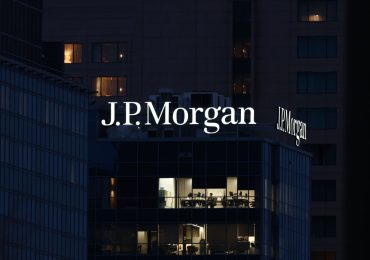 JPMorgan-ი ისტორიაში პირველი $1-ტრილიონიანი კაპიტალიზაციის ბანკის სტატუსს უახლოვდება