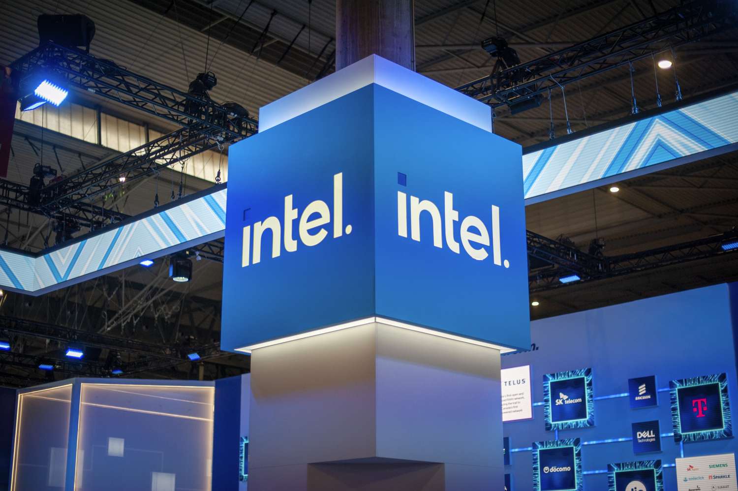 AI-ბუმის ფონზე, Intel-ი და AMD–ი ჩინურ კომპანიებთან კონტრაქტებს ახანგრძლივებენ