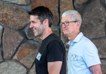 ვინ არის ჯონ ტერნუსი? – ადამიანი, რომელიც Apple-ს AI-ის ეპოქაში გაუძღვება