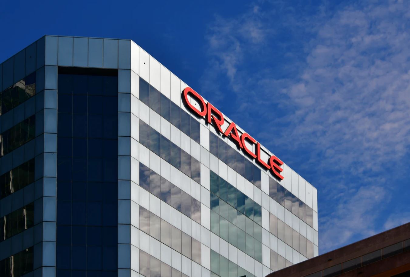 Oracle-ის CEO-მ თანამშრომლებზე 6,623-ჯერ მეტი ანაზღაურება მიიღო